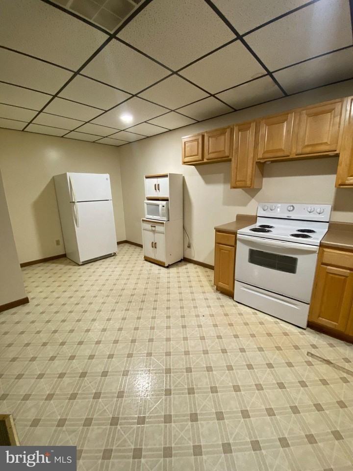 181 Armstrong St #D - Photo 5 of 20