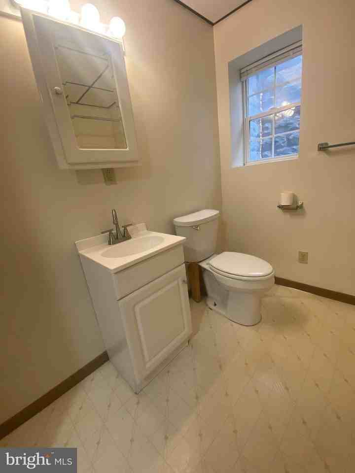 181 Armstrong St #D - Photo 6 of 20