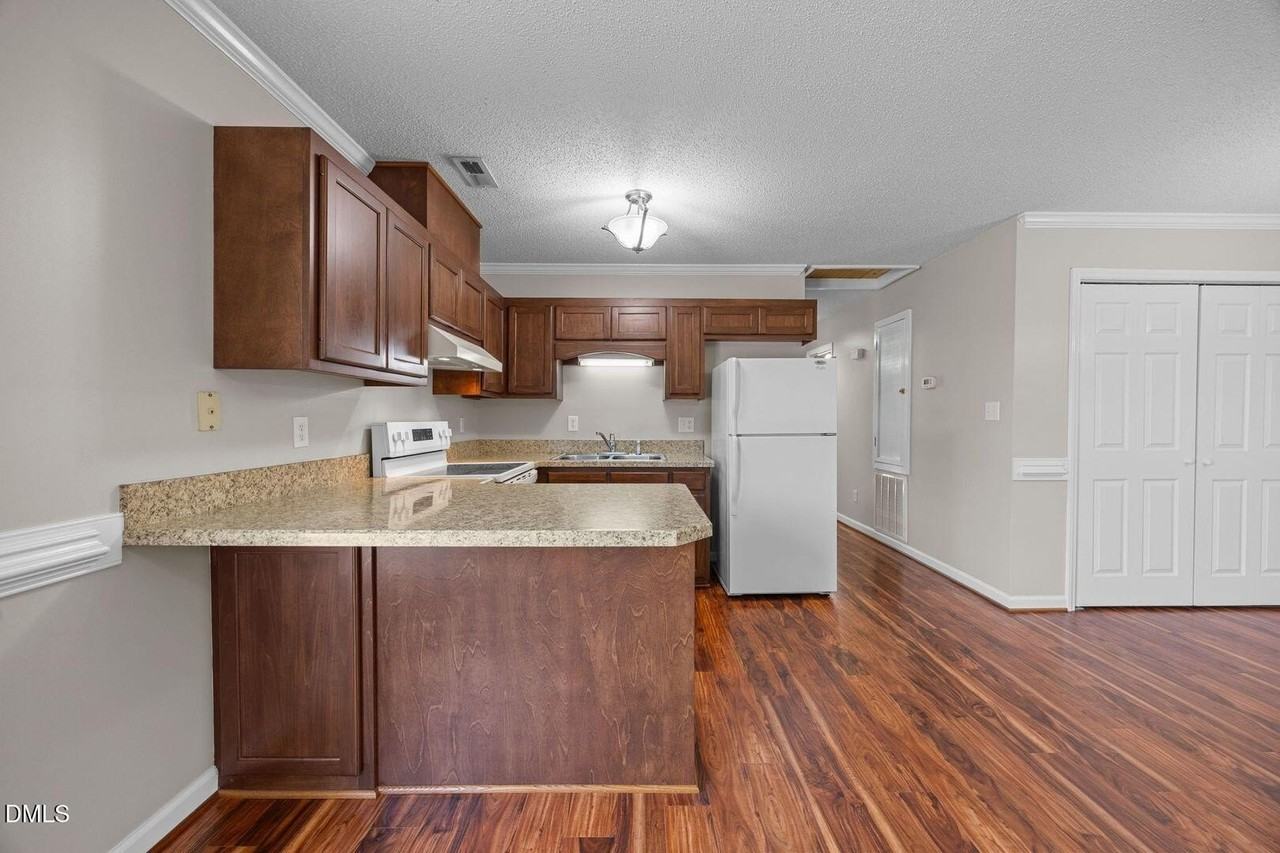 145 S Patterson St - Photo 3 of 29