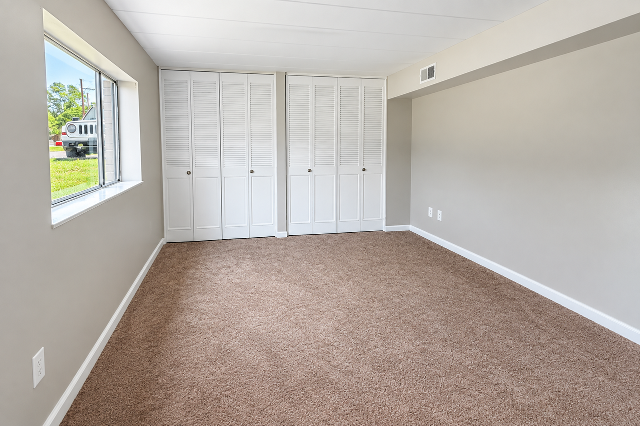 GREGORY APARTMENTS -- 102 - Photo 6 of 11