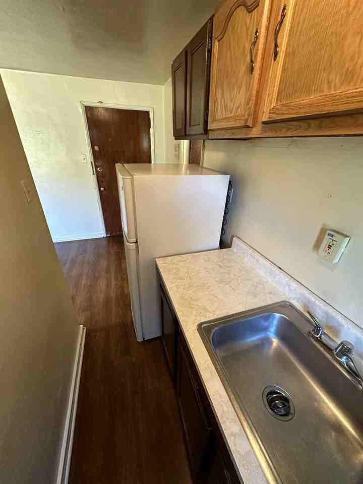 121 Mount Lebanon Boulevard - Photo 6 of 8