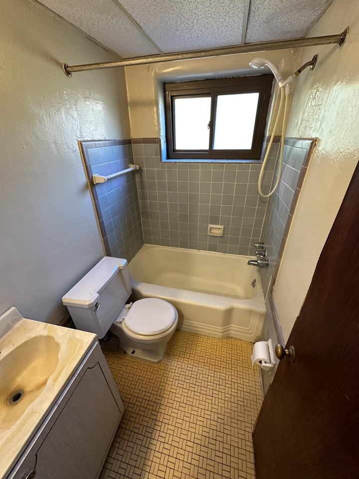 121 Mount Lebanon Boulevard - Photo 7 of 8