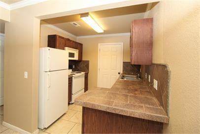 2060 N Leverett Avenue - Photo 7 of 16