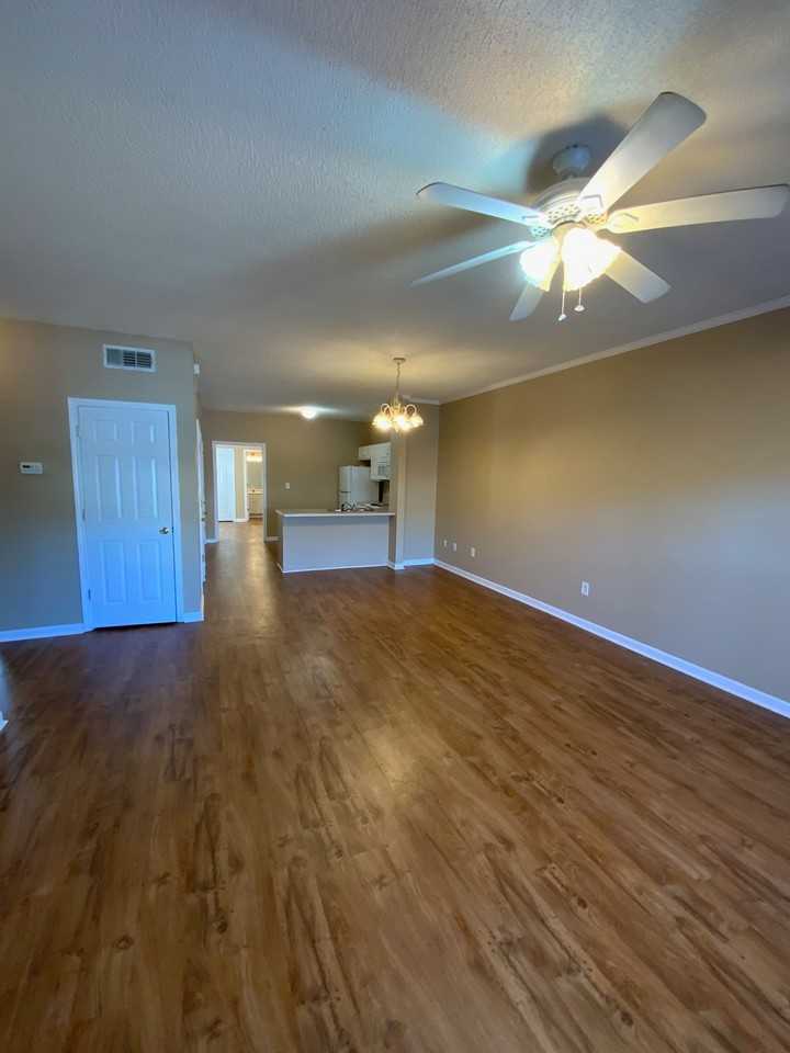 241 South Irwin Street - Photo 5 of 19