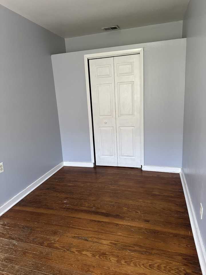4559 S Hermitage Ave - Photo 7 of 8