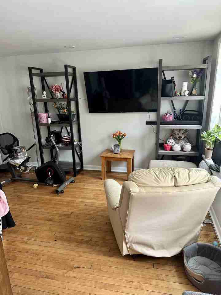 2342 W 18th - Photo 3 of 14