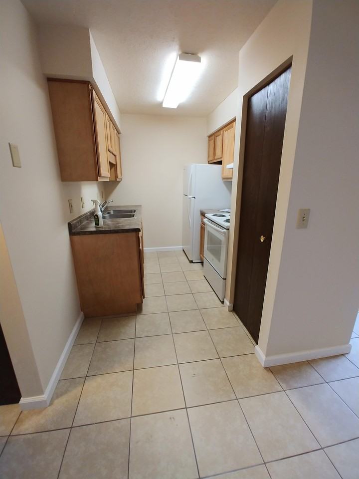698 Posey Hill St - Photo 3 of 5