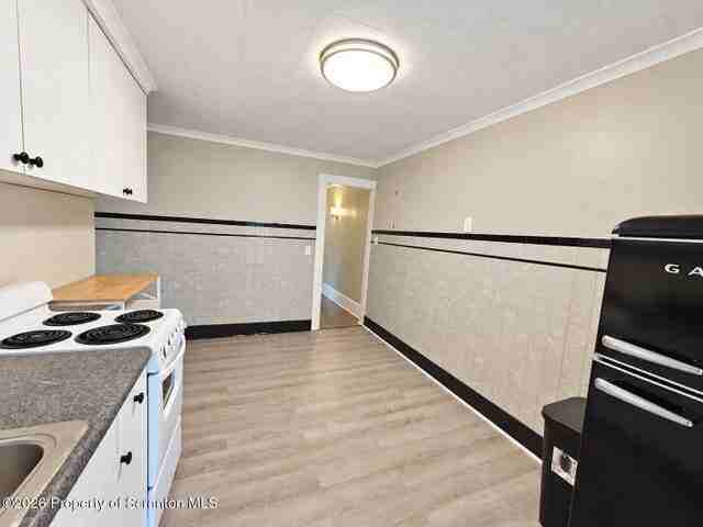 2510 Boulevard - Photo 3 of 13