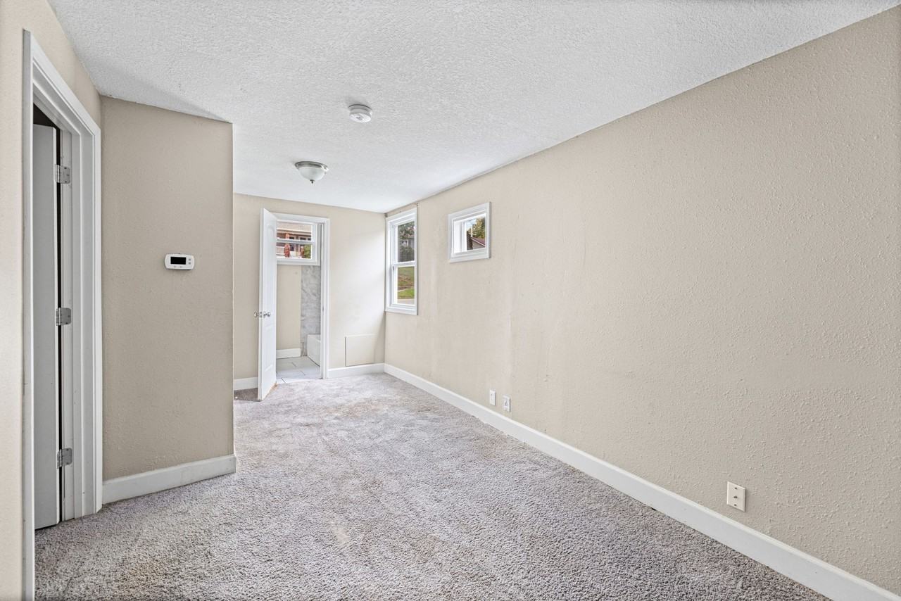 908 North 13th Street - Photo 4 of 31