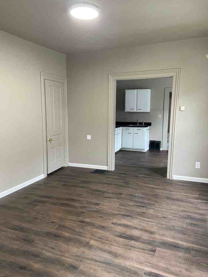 326 Union Street - Photo 3 of 5