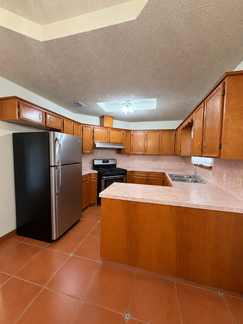 1301 West Duranta Avenue - Photo 2 of 13