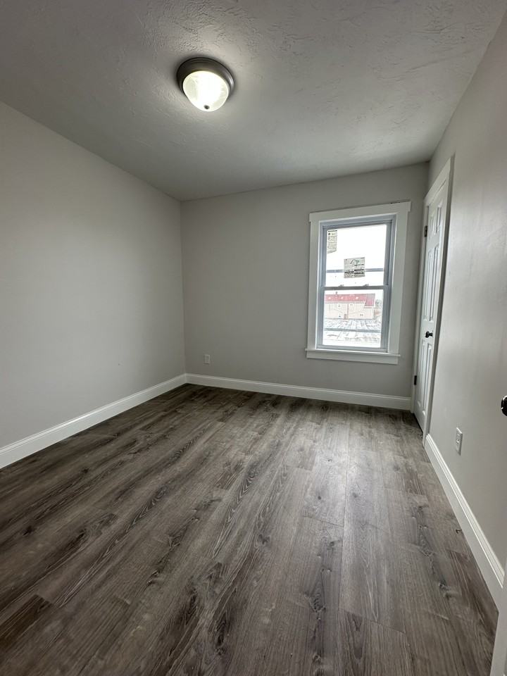 1870 Purchase Street - Photo 3 of 6