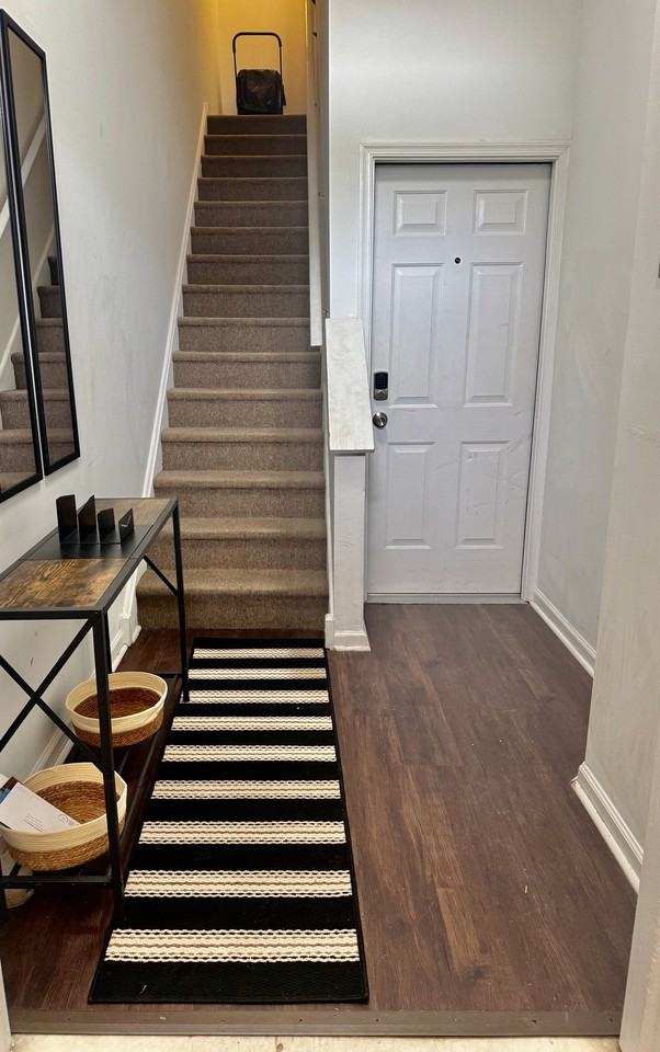 1621 Christian St 1st Fl #1stFL - Photo 5 of 35