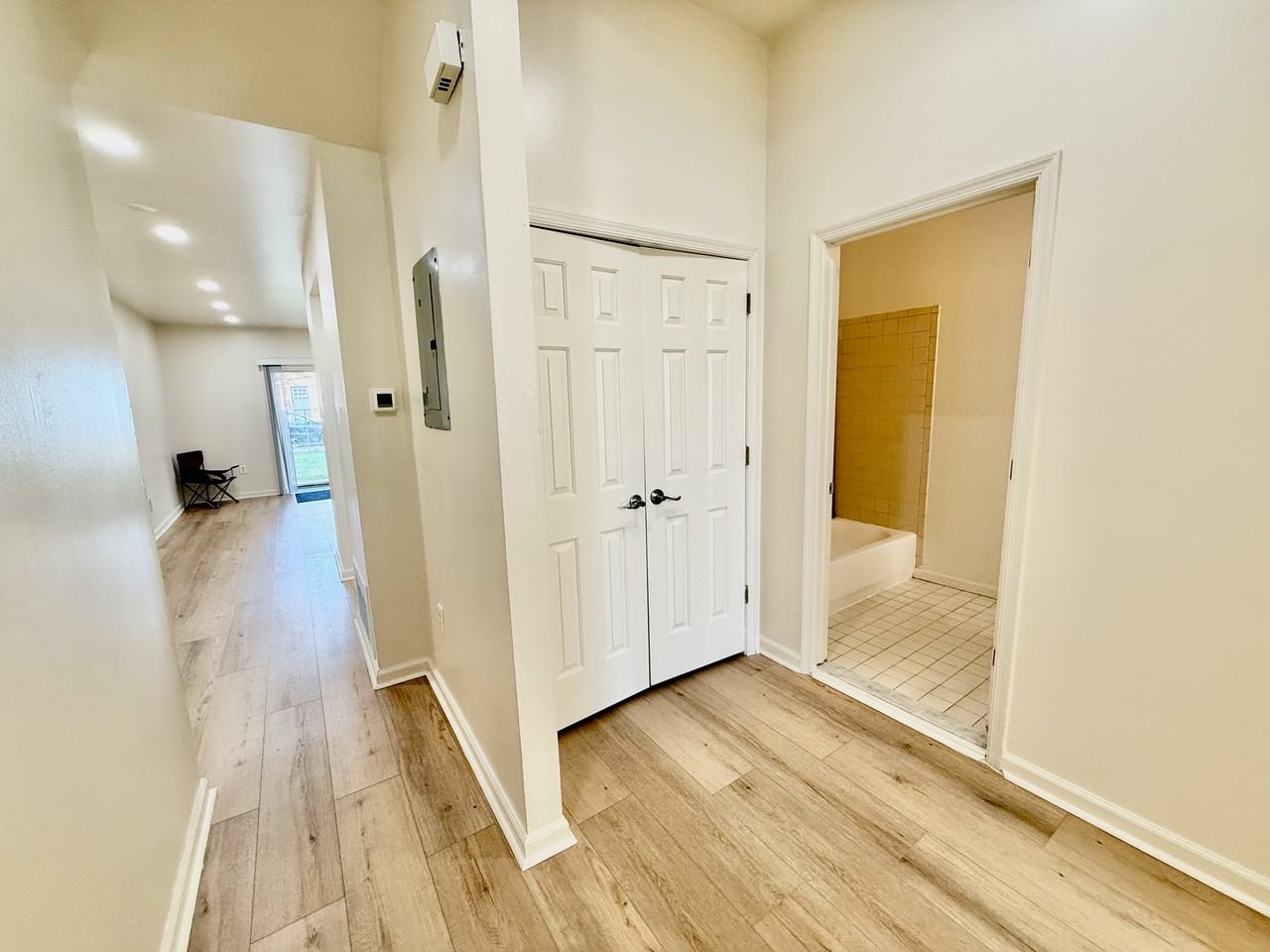 1621 Christian St 1st Fl #1stFL - Photo 6 of 35