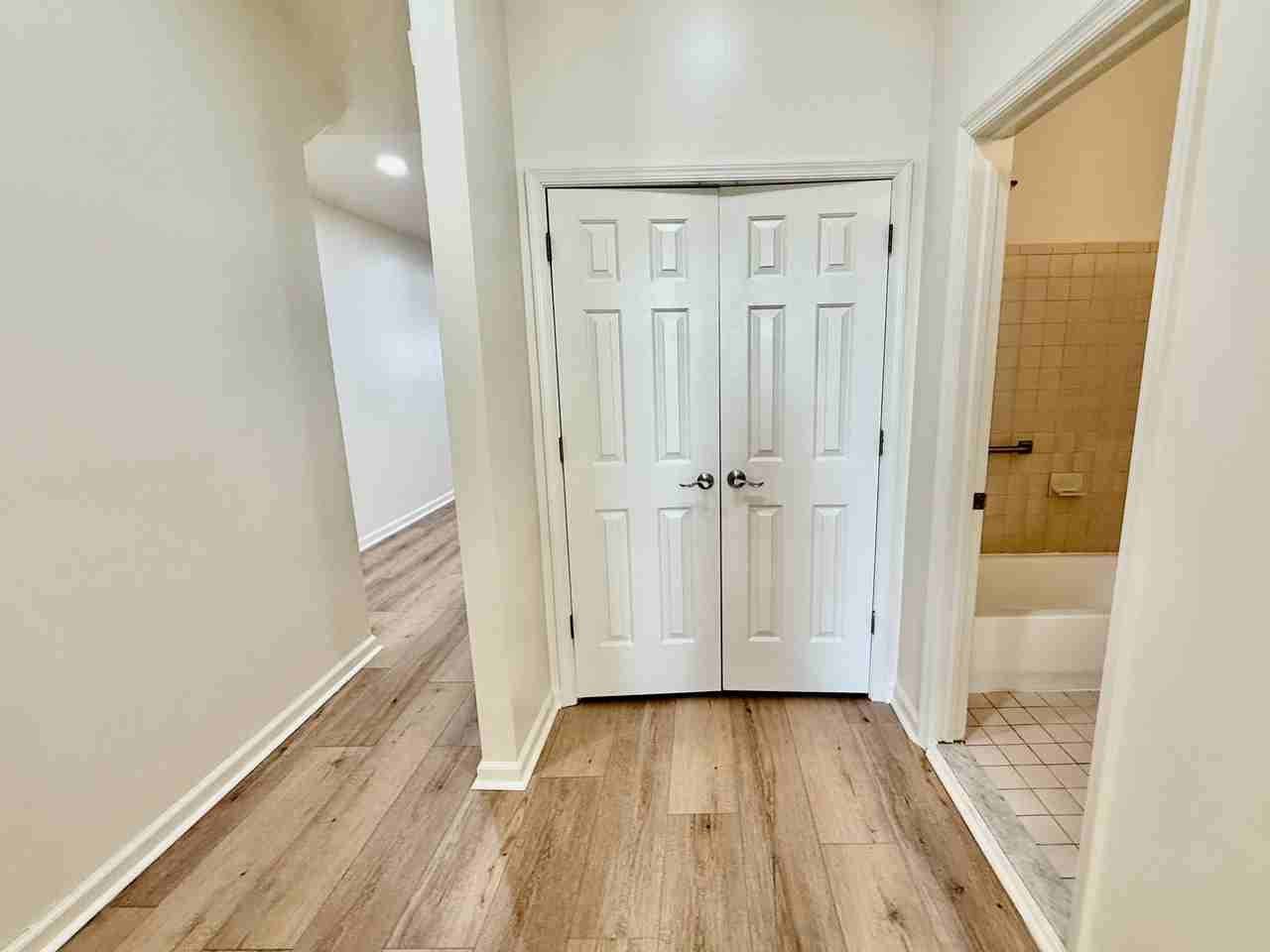 1621 Christian St 1st Fl #1stFL - Photo 7 of 35
