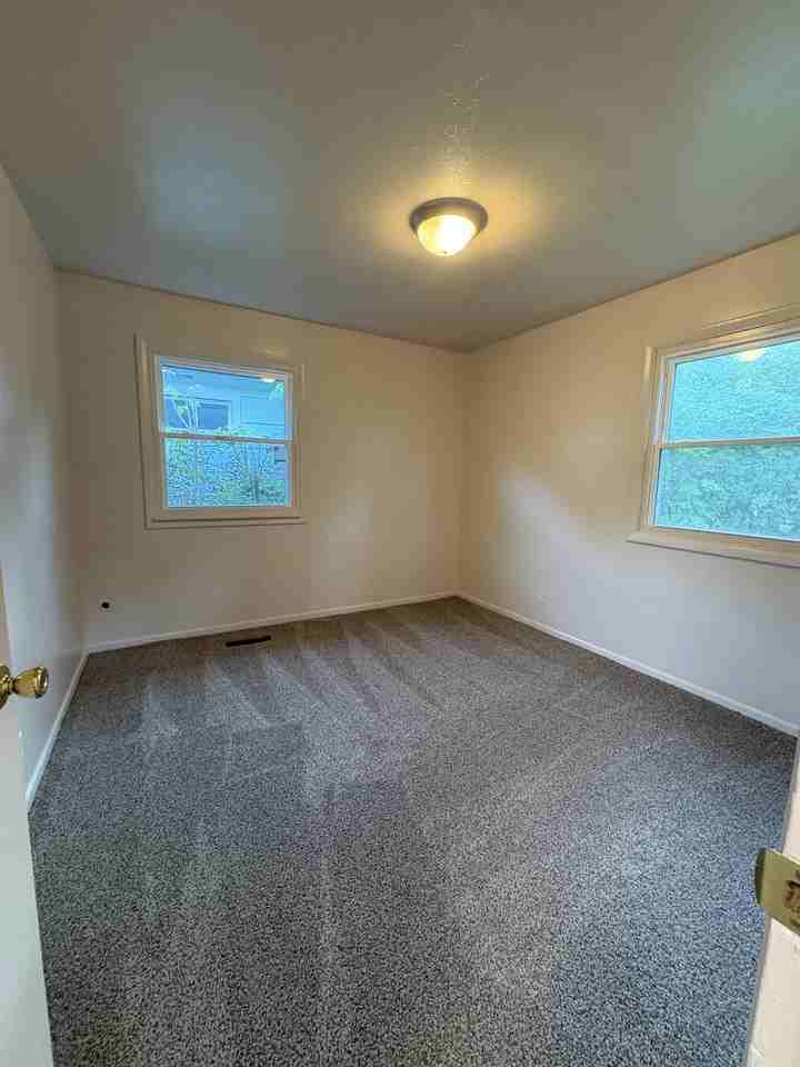 2106 Piccadilly Avenue - Photo 7 of 8