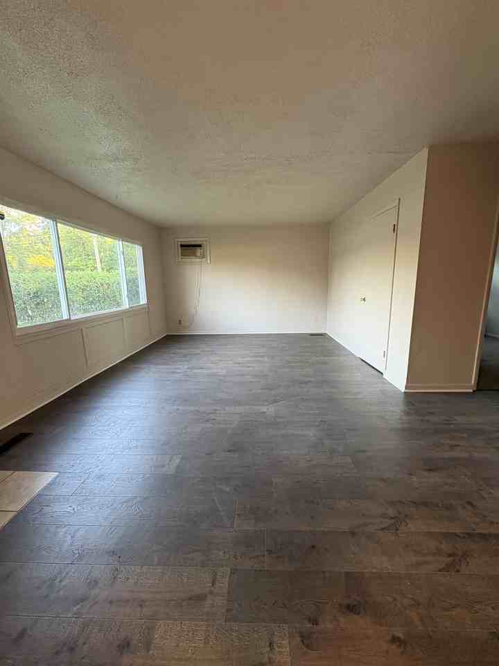 2106 Piccadilly Avenue - Photo 4 of 8