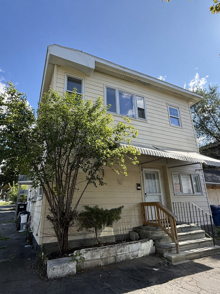 1228 North State Street - Photo 4 of 4