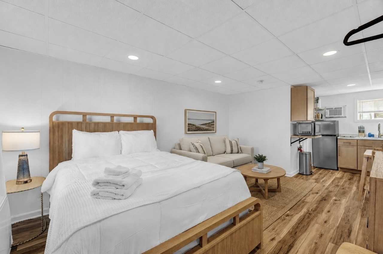 174 East Grand Avenue - Photo 2 of 44