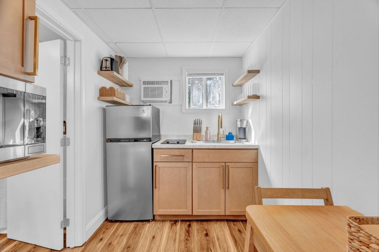 174 East Grand Avenue - Photo 3 of 44