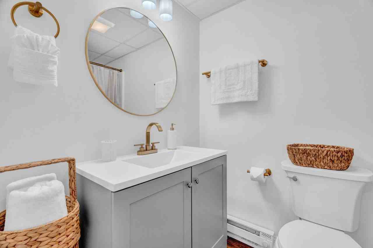 174 East Grand Avenue - Photo 6 of 44