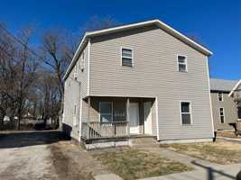 featured image of E Lynn St
