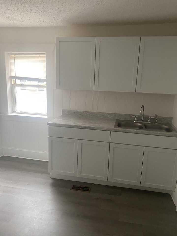 Lynn Street Apartments - Photo 5 of 9
