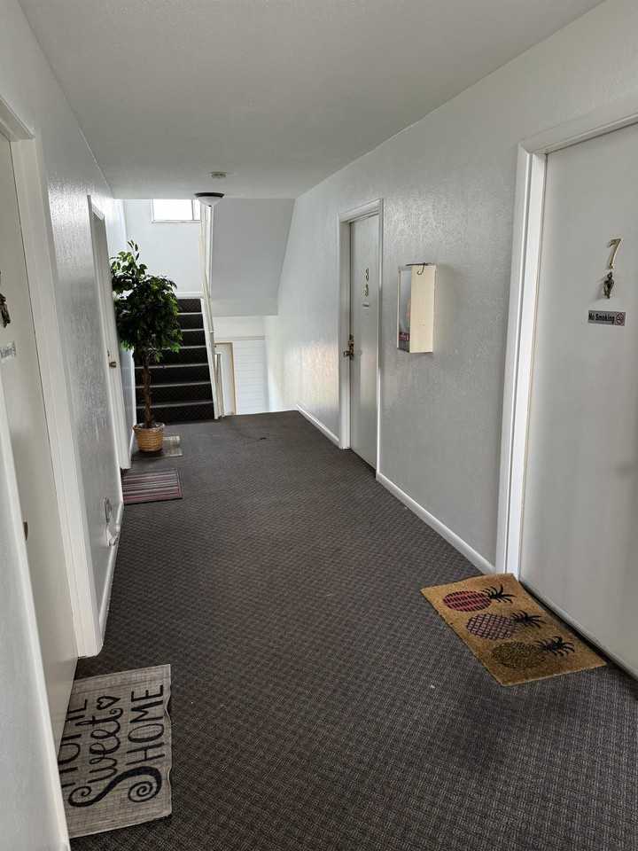 916 South Byrne Road - Photo 7 of 16