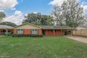 featured image of 2424 Douglas Dr #1