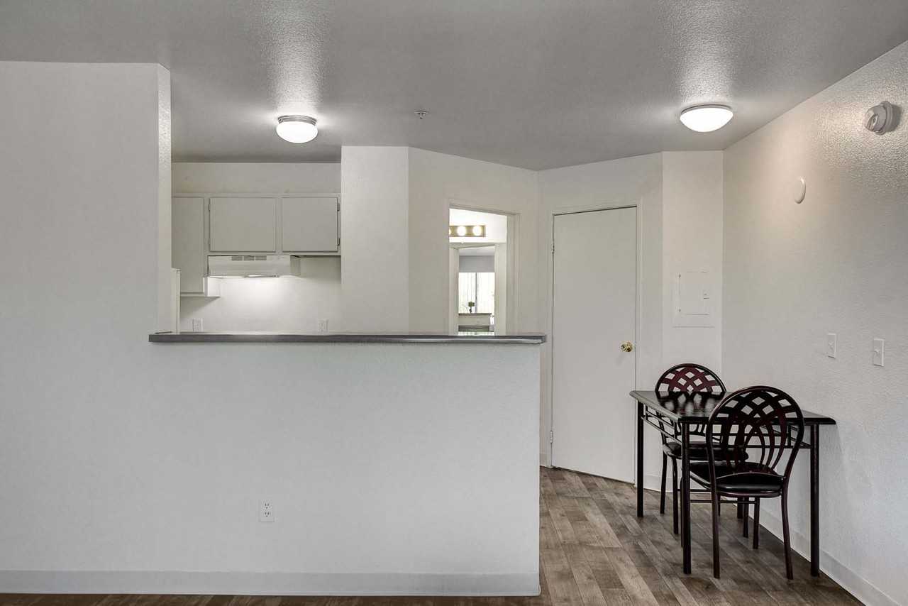 Kensington Suites - Photo 5 of 34