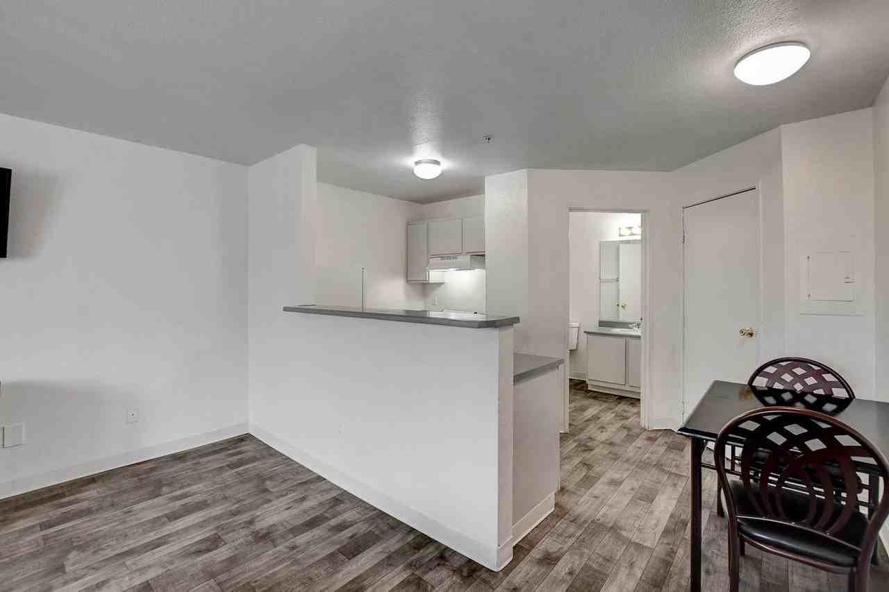 Kensington Suites - Photo 6 of 34
