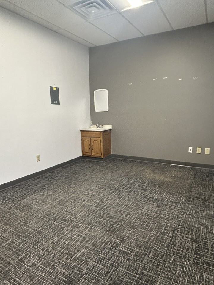 302 East Howard Street - 114,116,118 - Photo 6 of 10