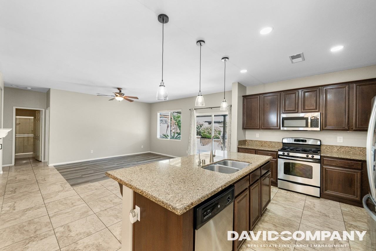1105 N Yucca Ave #1 - Photo 4 of 33