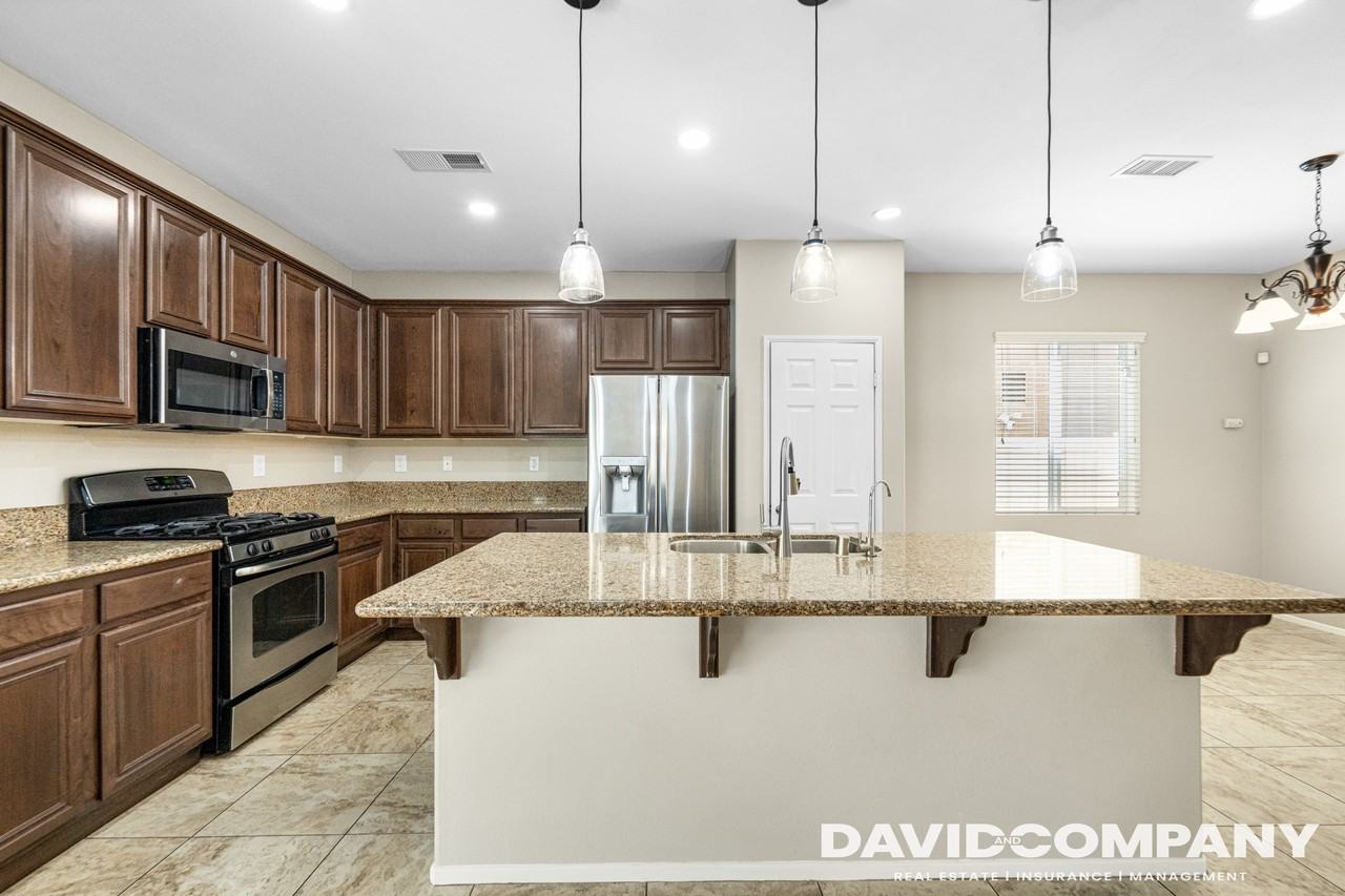 1105 N Yucca Ave #1 - Photo 5 of 33