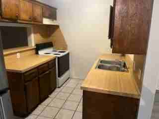 505 Beverly Ave #A - Photo 5 of 7