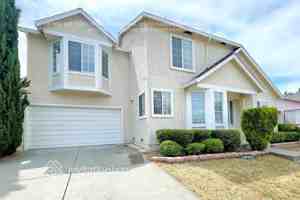 featured image of 910 Edgewood Cir