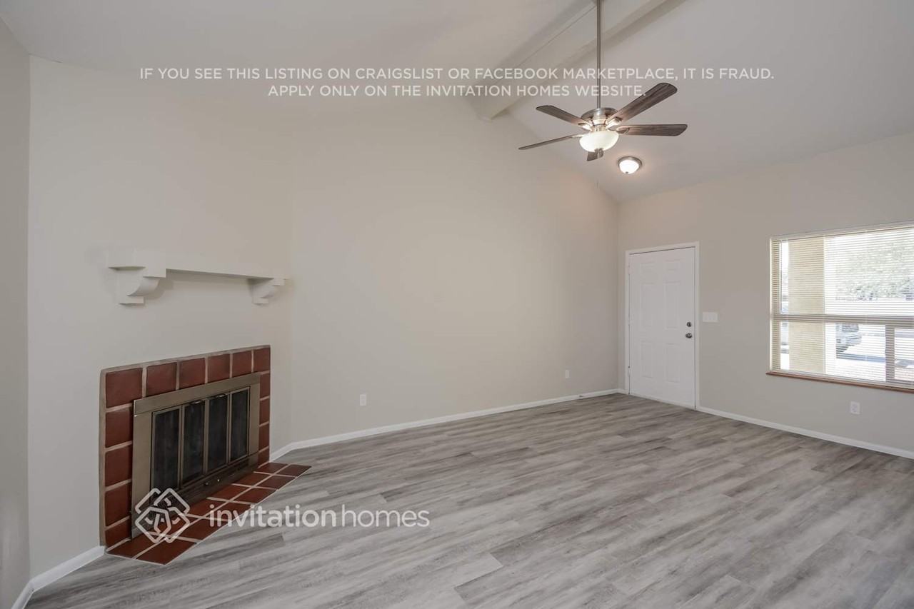 20609 N 21st Ave - Photo 4 of 15