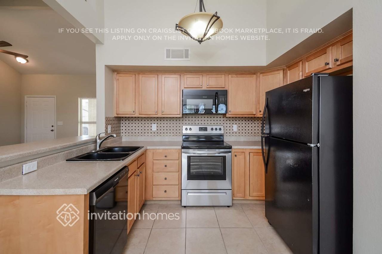 20609 N 21st Ave - Photo 5 of 15