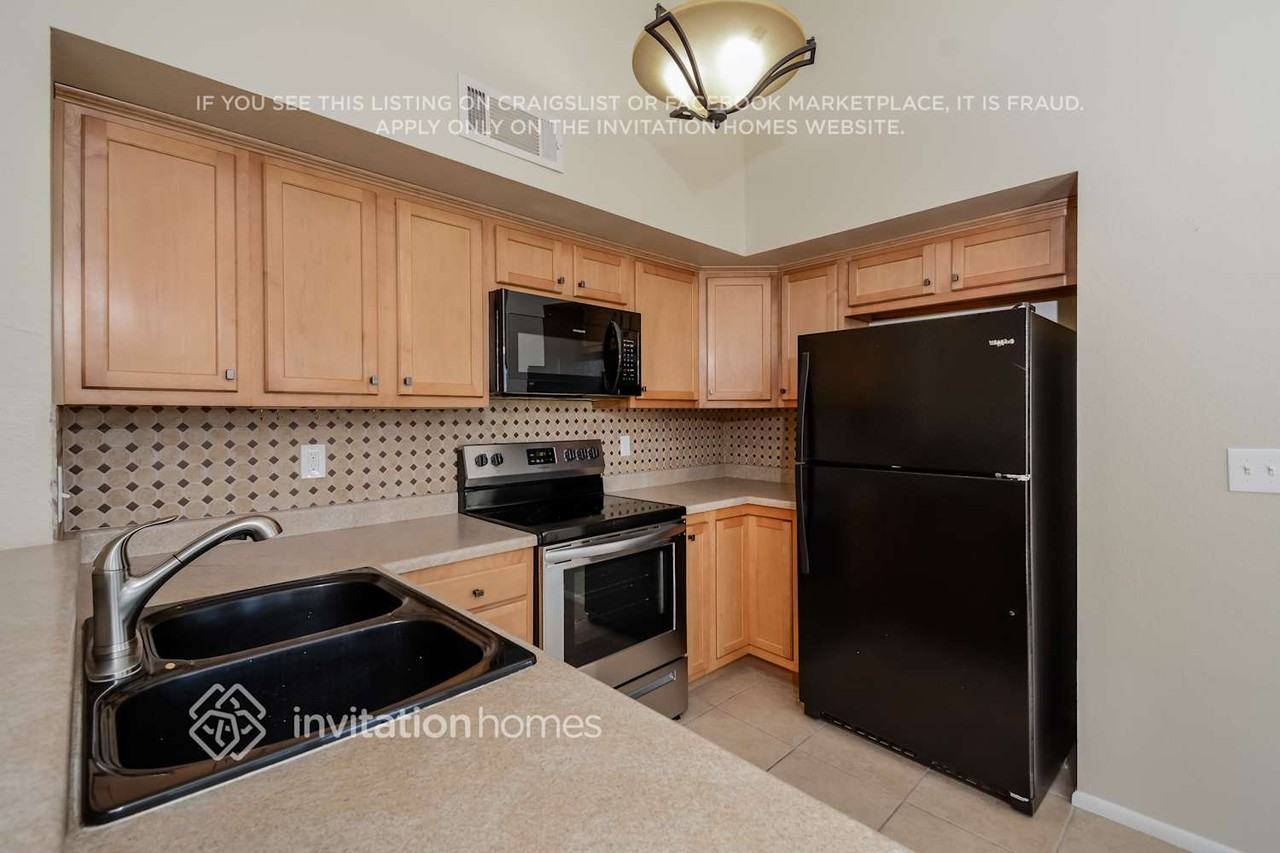 20609 N 21st Ave - Photo 6 of 15