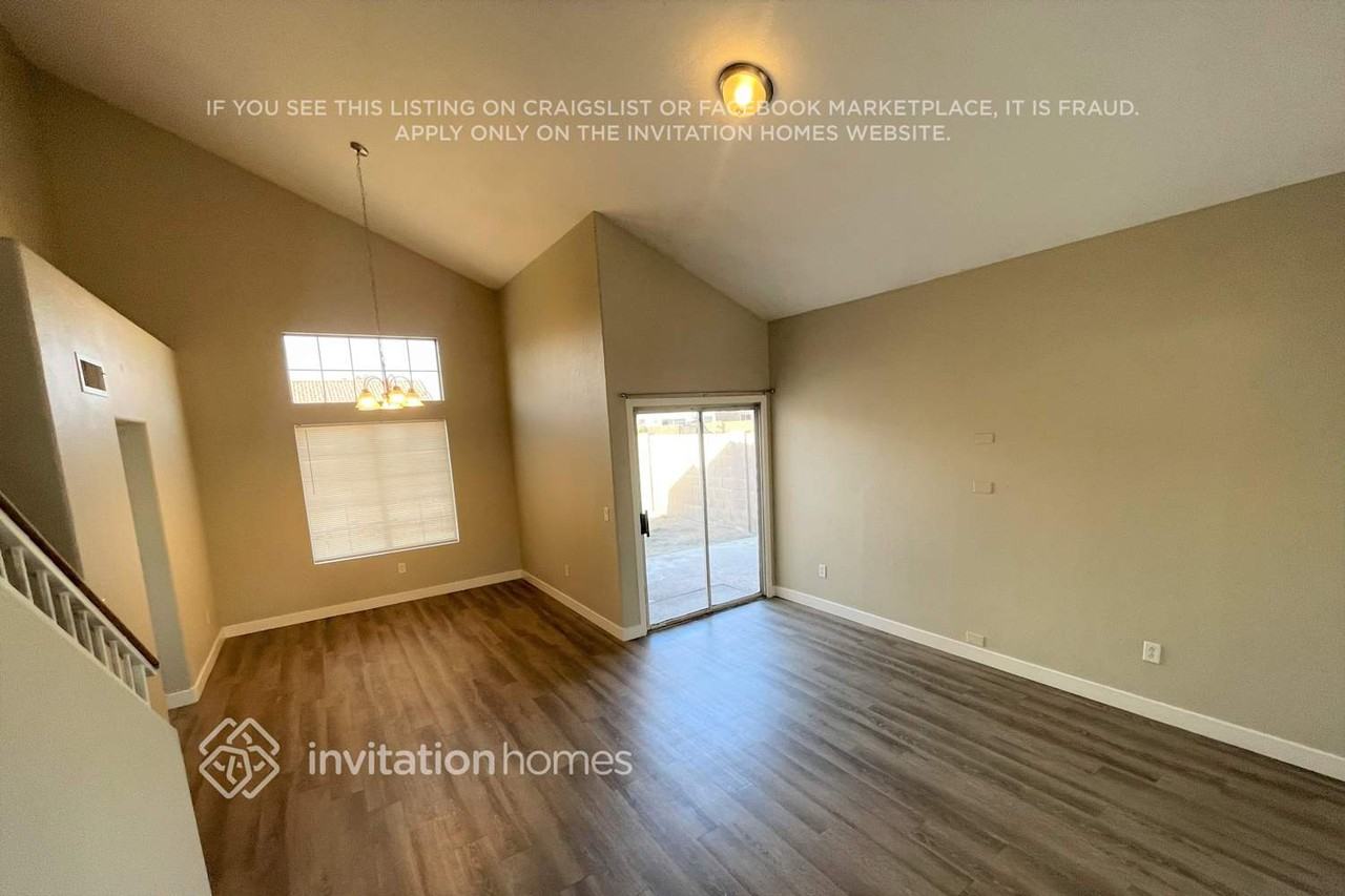 8526 W Cambridge Ave - Photo 4 of 17