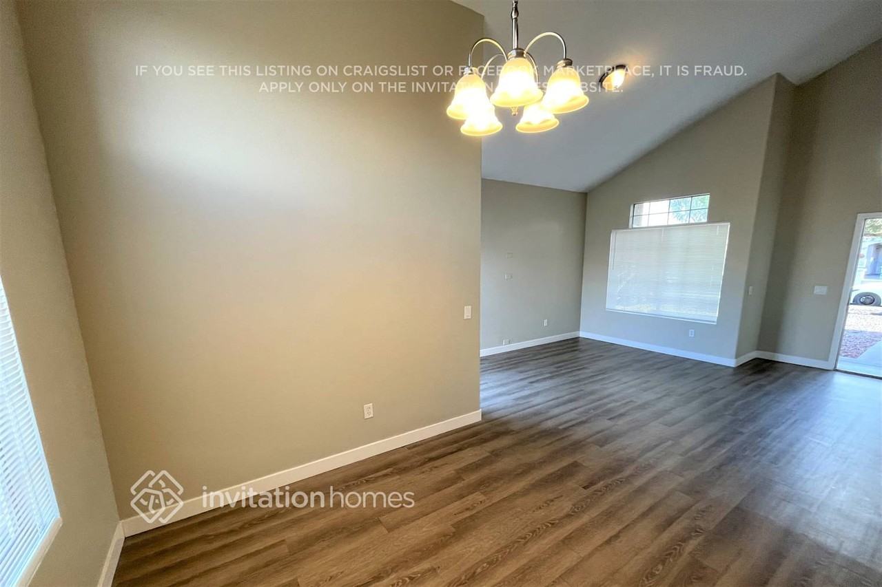 8526 W Cambridge Ave - Photo 5 of 17