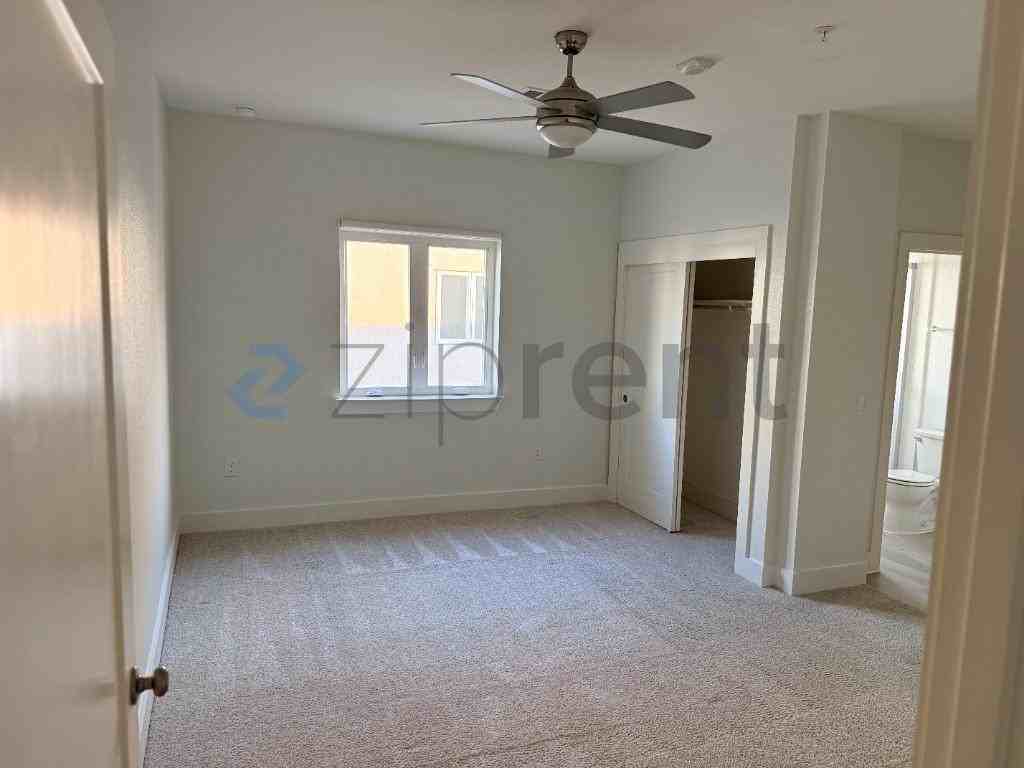 2827 Manor Rd #4104 - Photo 7 of 24
