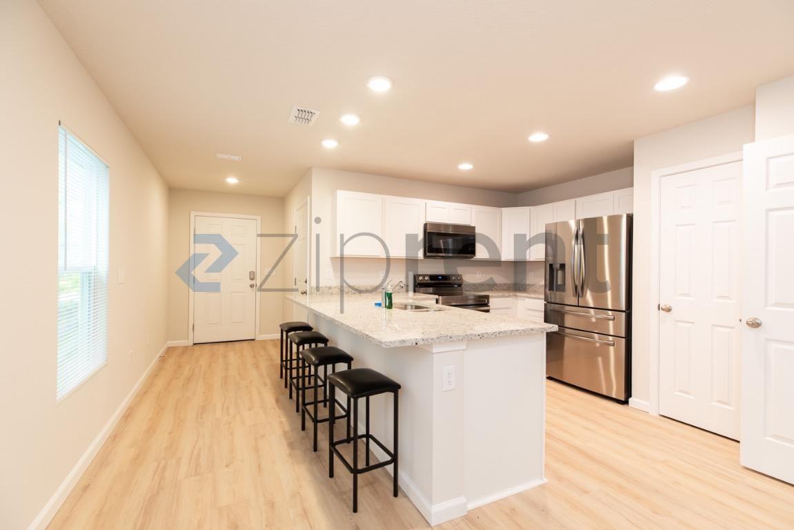 1303 Pangola Dr - Photo 4 of 27