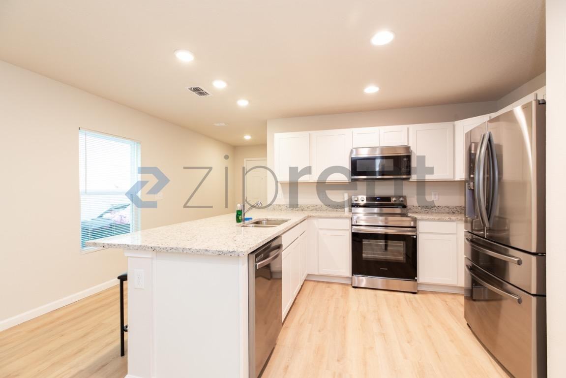 1303 Pangola Dr - Photo 6 of 27