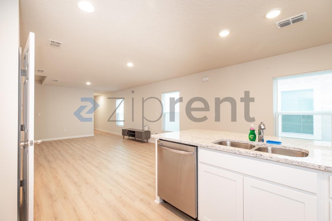 1303 Pangola Dr - Photo 7 of 27