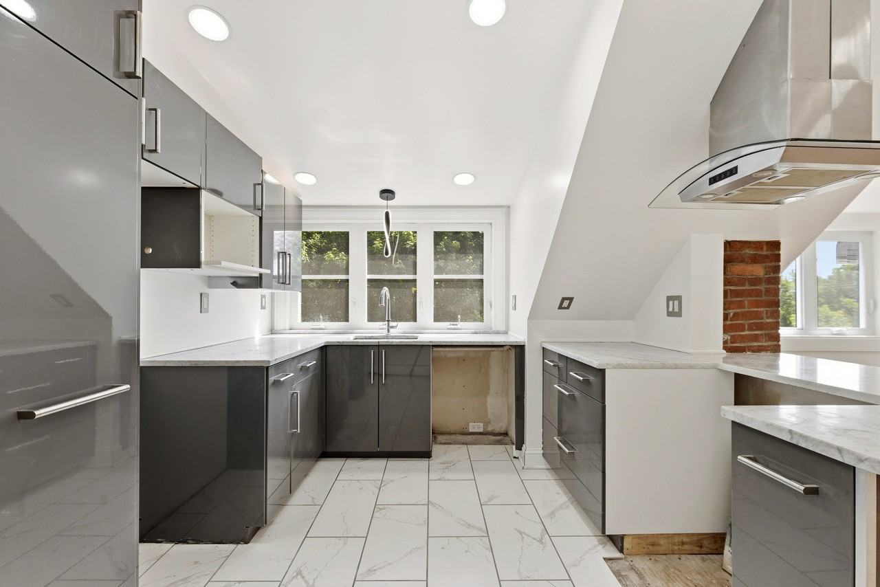 481 Danforth St #3 - Photo 4 of 27