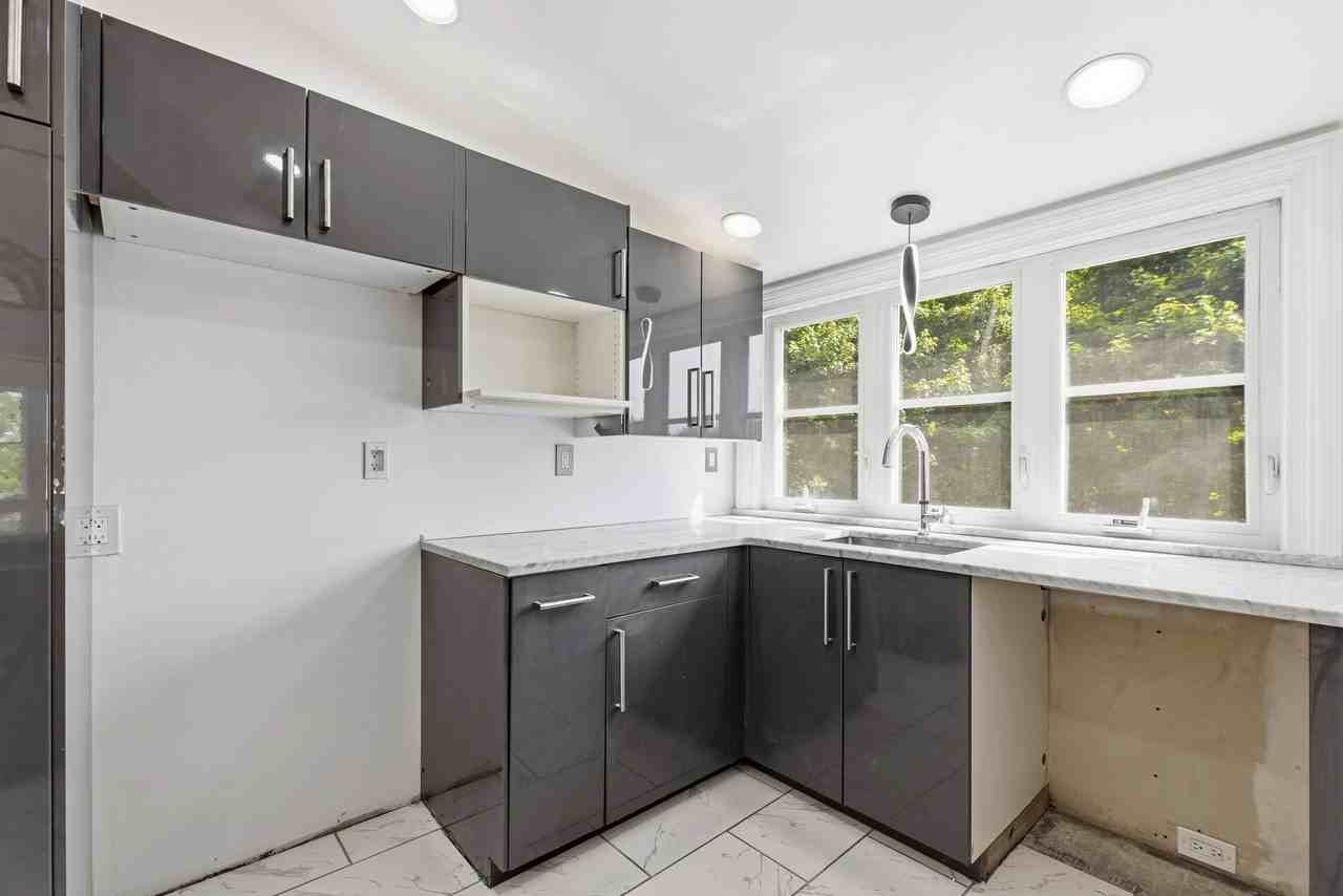 481 Danforth St #3 - Photo 5 of 27