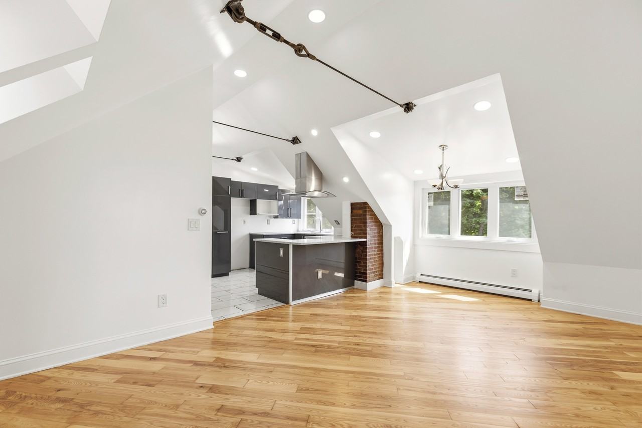 481 Danforth St #3 - Photo 7 of 27