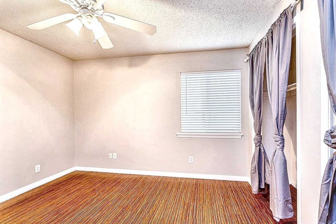 4007 Avenue C #104 - Photo 5 of 16