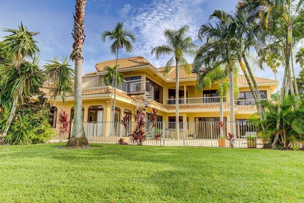 21126 Hamlin Dr - Photo 3 of 8